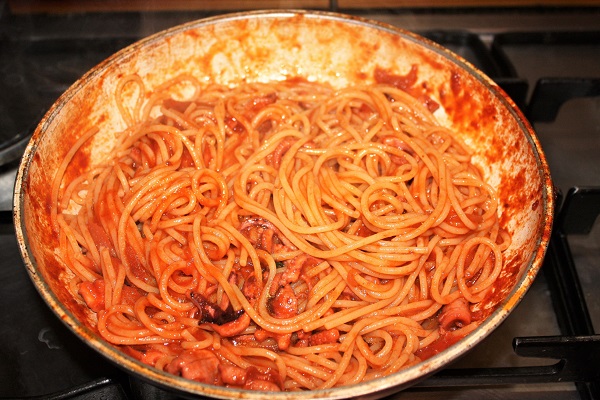 spaghetti al sugo di moscardini