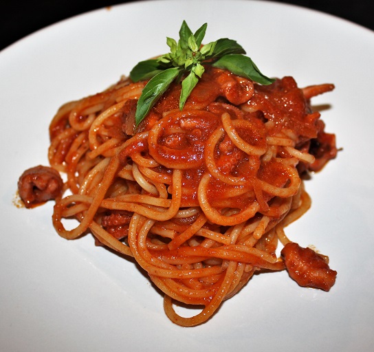 spaghetti al sugo di moscardini